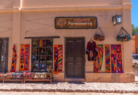 Weekend market at Plaza 9 de Julio