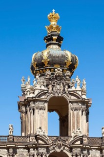 Crown gate