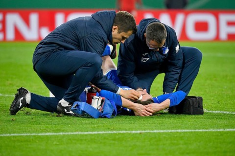 Caretakers treating Havard Nordtveit TSG 1899 Hoffenheim injured