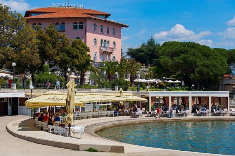 Restaurants on the Slatina Beach