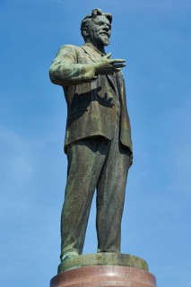Statue of Mikhail Ivanovich Kalinin