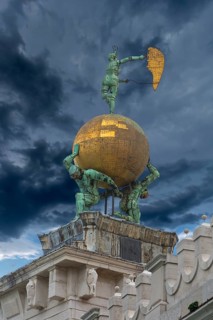 Sculptures of two Atlas figures with gilded globe