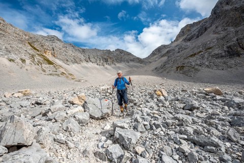 Hikers descending through the Schlauchkar from the Birkkarspitze