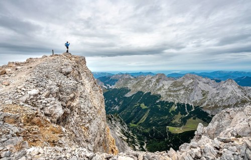 Hiker at the summit of the eastern Oedkarspitze