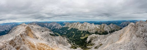 View from the Mittlere Oedkarspitze into the Karwendeltal with the Eastern Karwendelspitze and Vorderer Schlichtenkarspitze