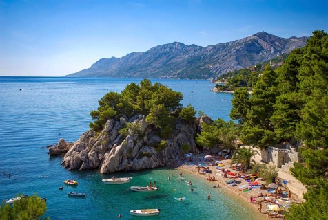 Bathing beach in the bay of Podrace