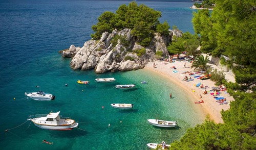 Bathing beach in the bay of Podrace