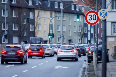 Evening rush hour traffic in the low emission zone on the B 224 Alfredstrasse in Essen Ruettenscheid