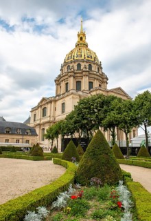 Park in front of the Cathedral of the Invalides