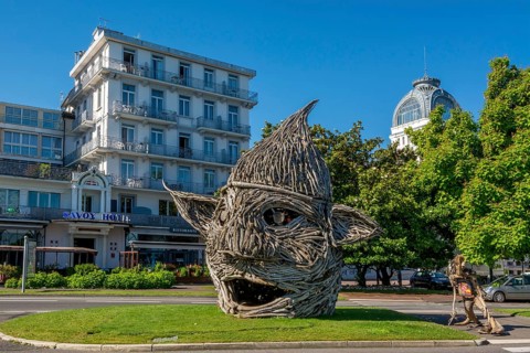 The driftwood sculptures of Evian les Bains
