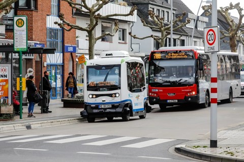 Autonomously running electric buses in regular service