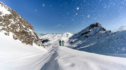 Two ski tourers on the ski tour to the Geierspitze