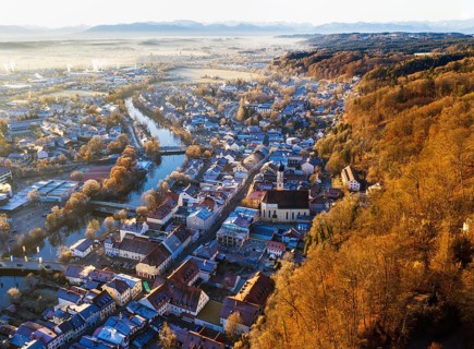 Old town Wolfratshausen with Loisach and mountain forest in winter