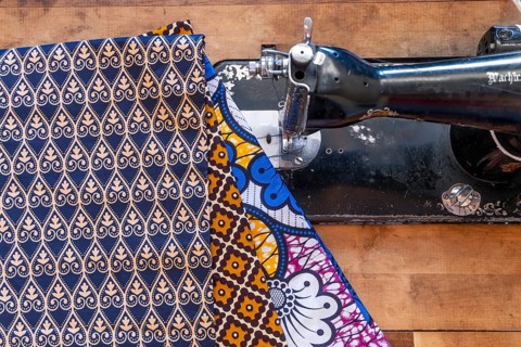 Sewing machine and African fabrics in seamstress workshop