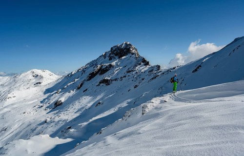 Ski tourers on the ski tour to the Geierspitze