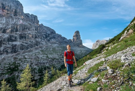 Young hiker on the Sentiero Carlo Minazio path