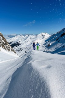 Two ski tourers on the ski tour to the Geierspitze