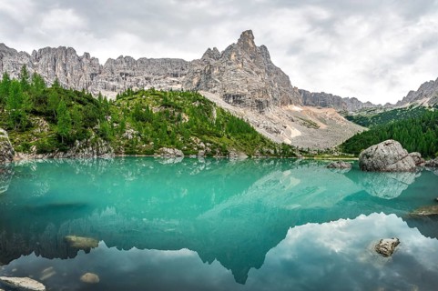 Turquoise green Sorapis lake