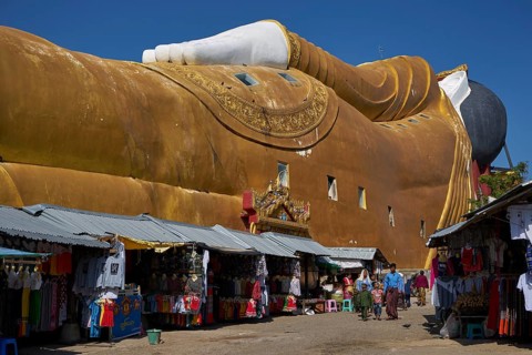 Huge reclining Buddha