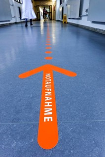 Guide to the emergency room on the floor of the hospital