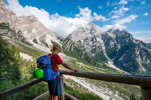 Hiker looking at the peaks of Cima Scooter and Cima Salvella