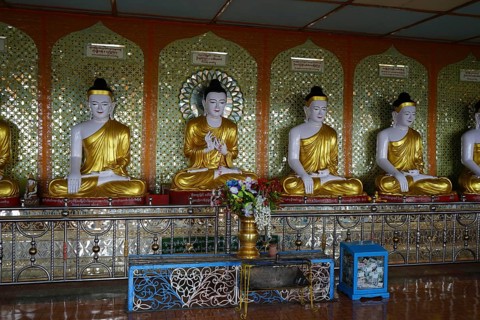Sitting Buddha statues