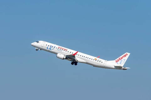Air Europa's Embraer 195 takes off from Zurich Airport