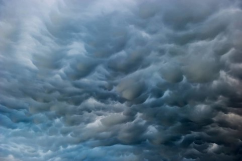 Mammatus clouds