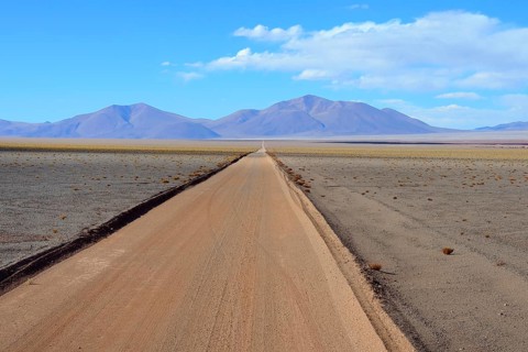Straight gravel road to Desierto del Diablo