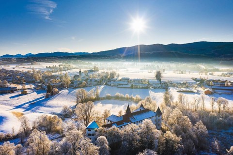 Reichersbeuern and Sigriz Castle in winter