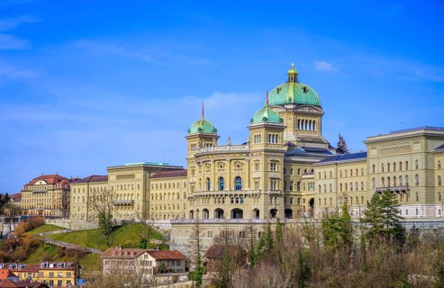 View from the Kirchenfeld Bridge to the Bundeshaus