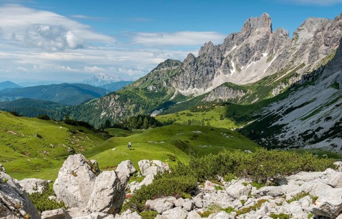Marked hiking trail from Adamekhuette to Hofpuerglhuette