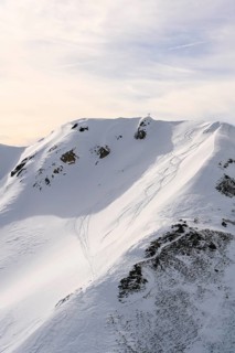 Moelser Sonnenspitze with ski tracks and summit cross