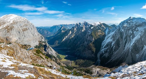 View of the Falzthurntal from the top of the Hahnenkamplspitze