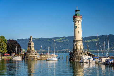 New Lindau lighthouse and Bavarian lion at the harbour entrance