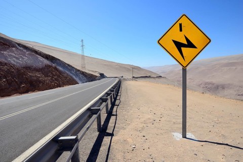 Road sign curved road