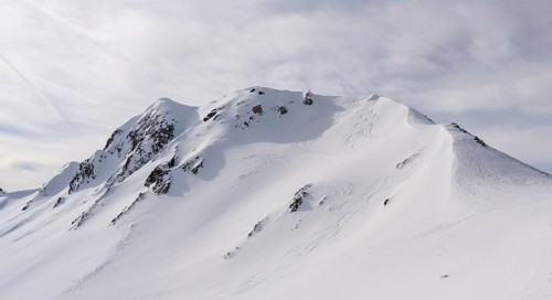 Moelser Sonnenspitze with ski tracks and summit cross