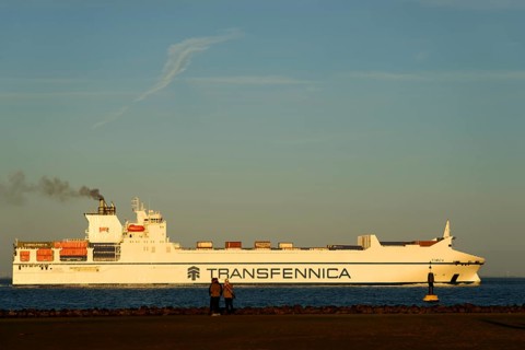 Container ship near the Kugelbake