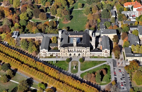 Former Guelph Castle, today main building of the Gottfried-Wilhelm-Leibniz-University