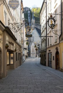 Vacant places due to the coronavirus pandemic, Getreidegasse with Buergerspitalskirche
