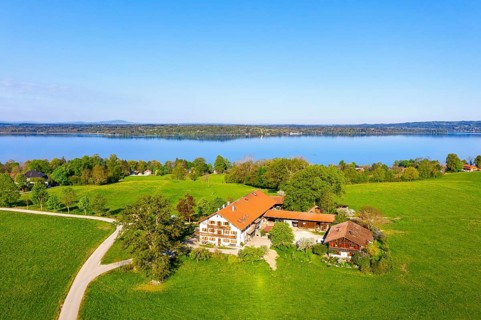 Luigenkam hamlet on Lake Starnberg, near Muensing