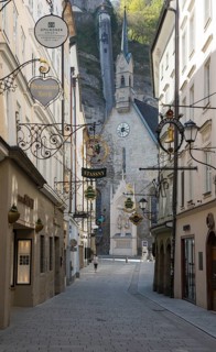 Vacant places due to the coronavirus pandemic, Getreidegasse with Buergerspitalskirche