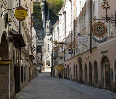 Vacant places due to the coronavirus pandemic, Getreidegasse with Buergerspitalskirche