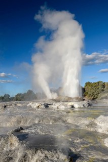 Erupting Pohutu Geyser, Sinter Terraces