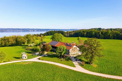Luigenkam hamlet on Lake Starnberg, near Muensing