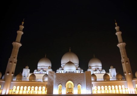 Illuminated Sheikh Zayid Mosque, night scene