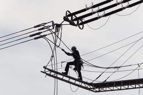 High-voltage engineer working on high-voltage line, Baden-Wuerttemberg