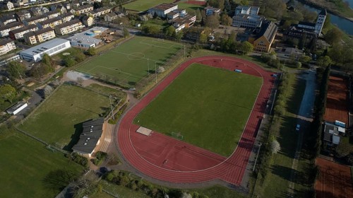 The sports fields around the Rhein-Lahn Stadium are deserted despite the summer weather. Due to the corona crisis, all sports facilities are currently closed: Lahnstein