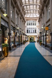 Empty Maedlerpassage, curfew due to coronavirus