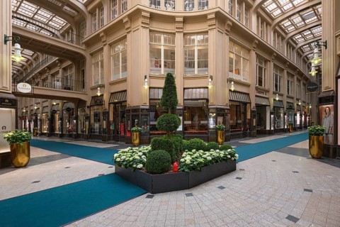 Empty Maedlerpassage, curfew due to coronavirus